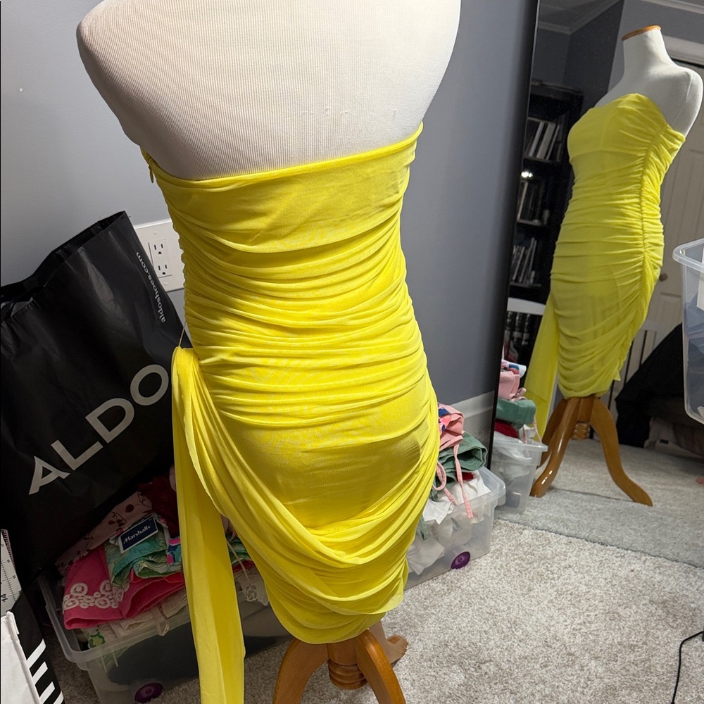 Yellow Strapless Ruched Dress - Picture 3 of 3